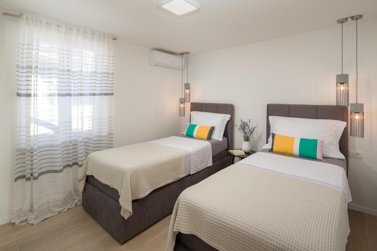Villa Roko- the spacious luxury Trogir Exterior foto