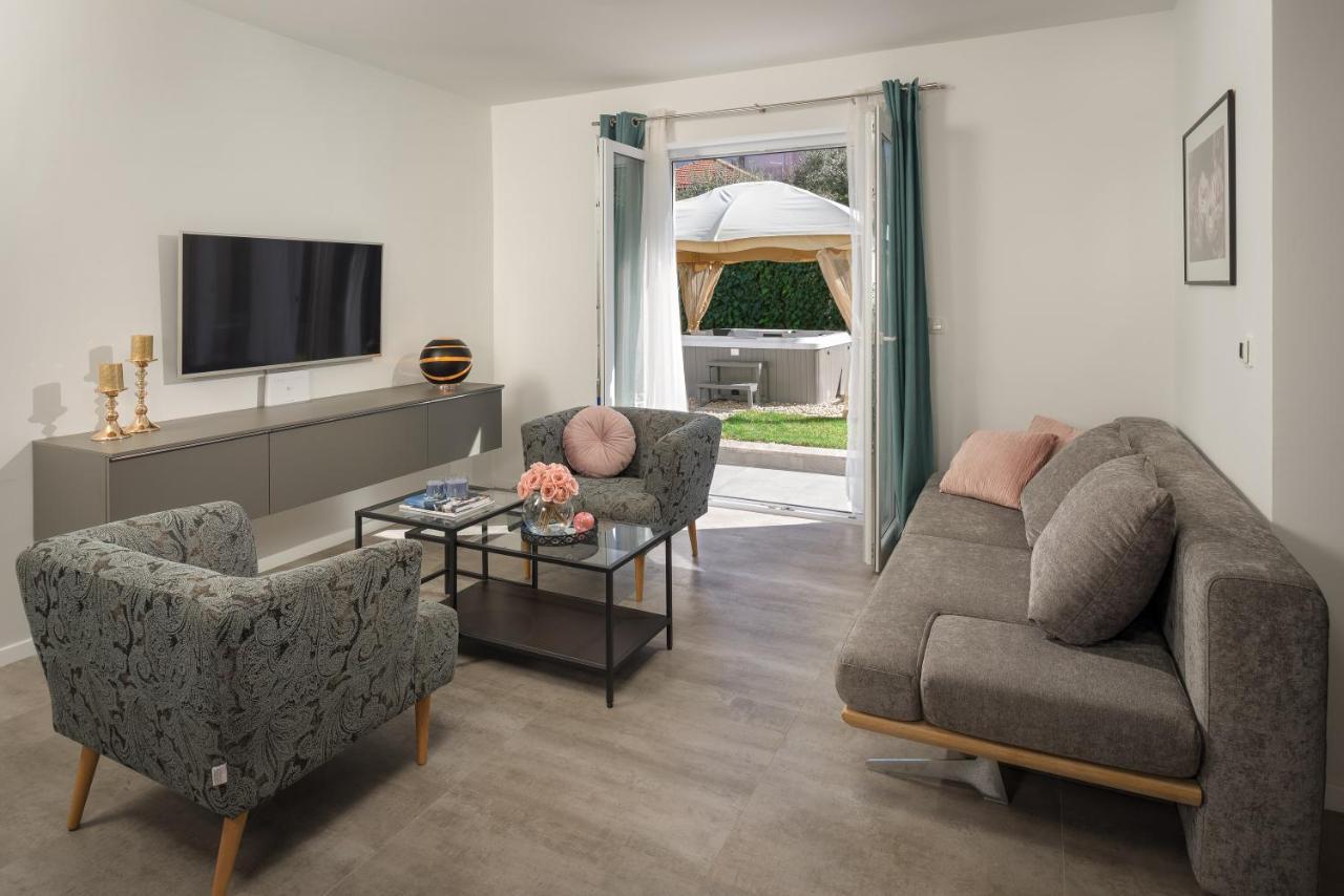 Villa Roko- the spacious luxury Trogir Exterior foto